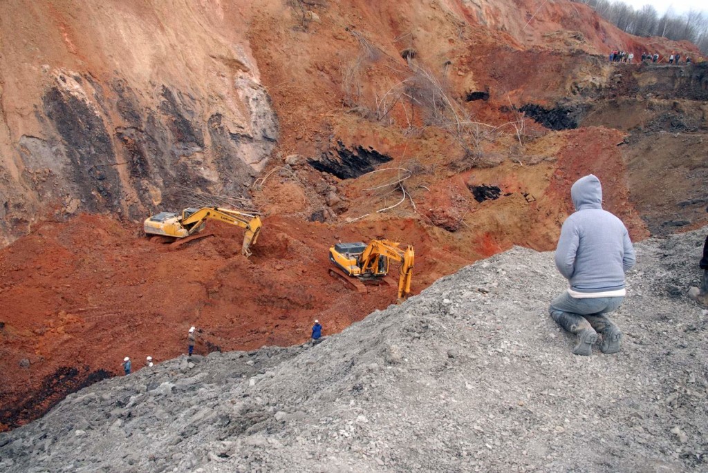 Ugalj se i u nedjelju nastavio ilegalno izvoziti s Površinskog kopa Dubrave (Foto: A. Bajrić) 