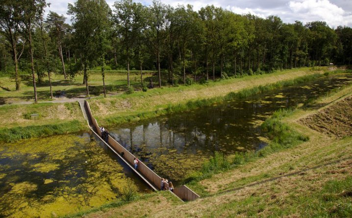 Foto: Getty Images (Podvodni most u Fort de Roovere, Holandija)
