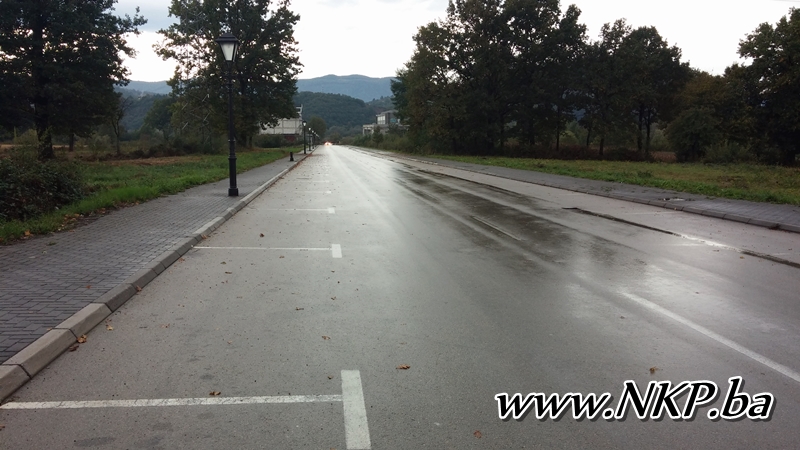 100 metara od centra Kalesije prazna parking mjesta