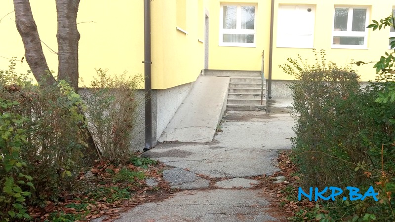 Pristup do prizemlja Doma zdravlja CAM01887