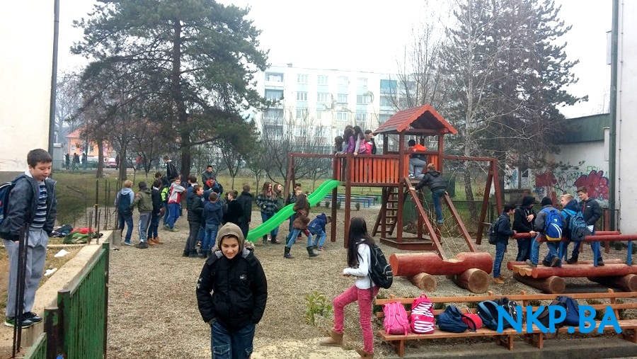 Dječaci i djevojčice koriste čak i mali školski odmor za boravak u parku PARK centar kal 5