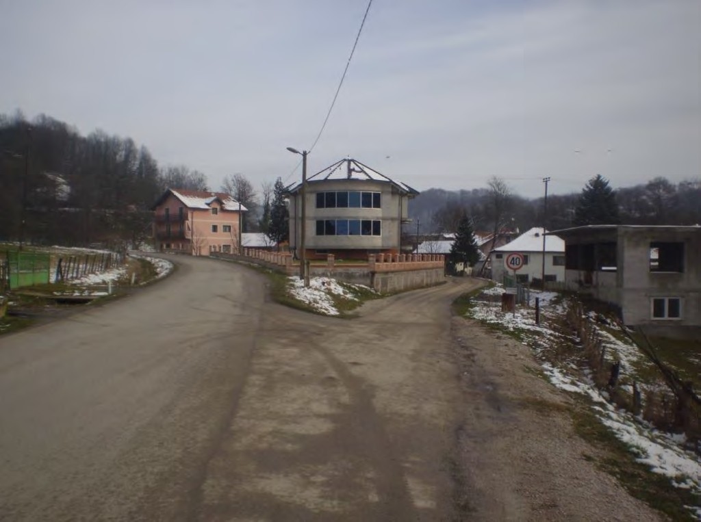 Raskrsnica u Kikačima na kojoj se nalazi objekat koji je izgrađen na mjestu nekadašnjeg Hana Rašida Avdibašića.