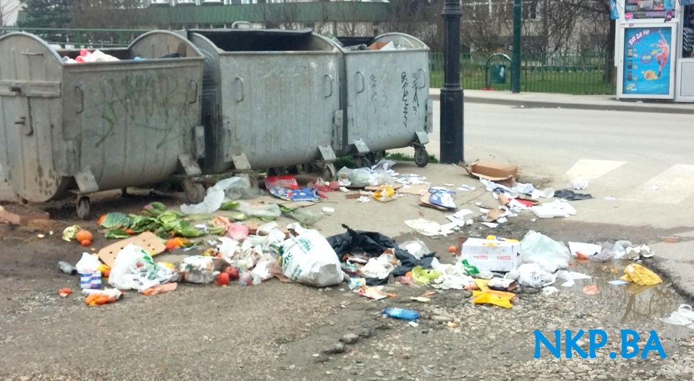Neredovan odvoz smeća, naročito u centru Kalesije