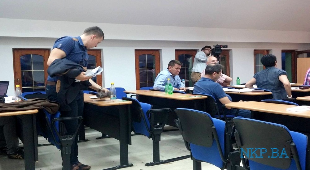 Vijećnici SDA napustili sjednicu