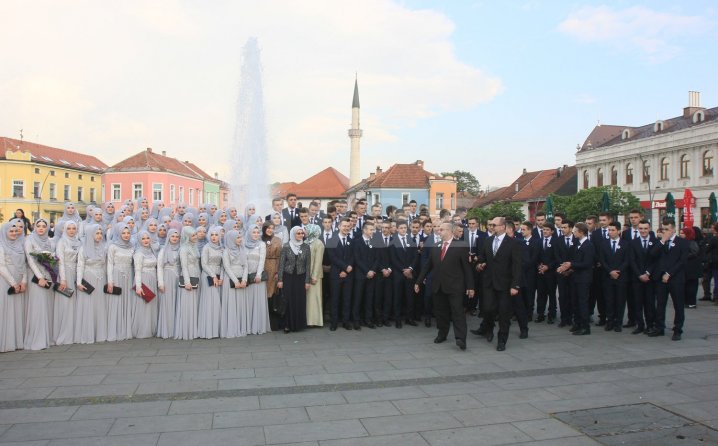 340 maturanti behram-begova medresa tuzla 2016 01