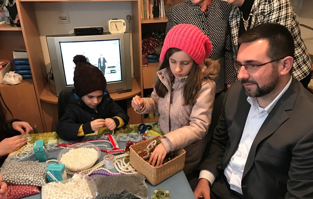 Ministar Ramić sa svojom djecom posjetio štićenike udruženja "Osmijeh nade"