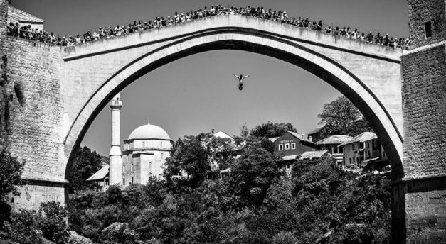 bridge-jumping-bosnia-herzegovina_82047_990x742