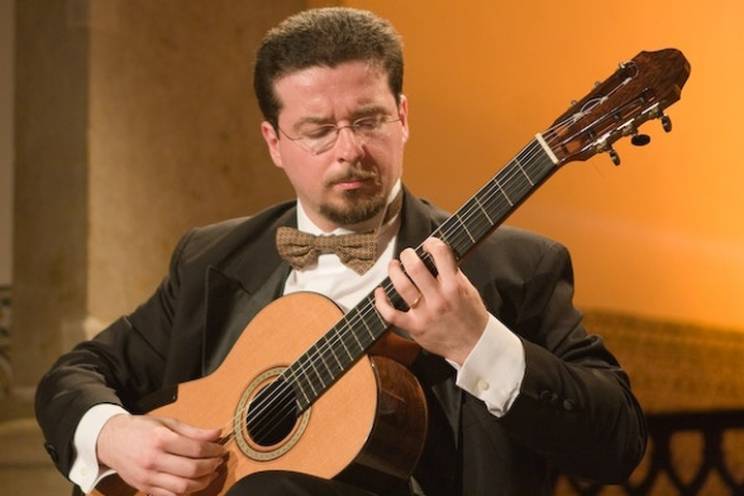 Gitarista Dejan Ivanović odbranio doktorsku disertaciju