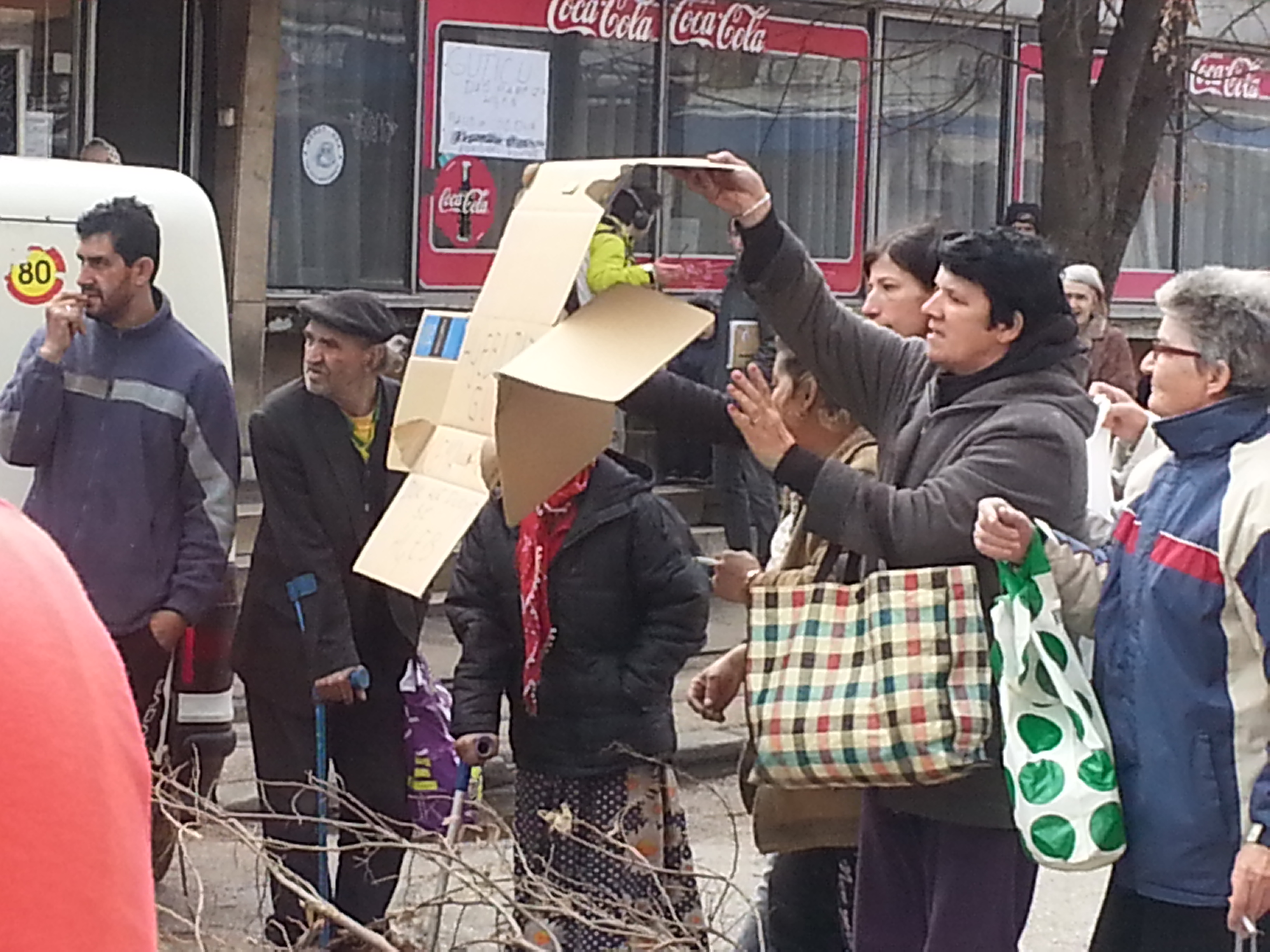 korisnici narodne kuhinje blokirali ulicu tuzla 1
