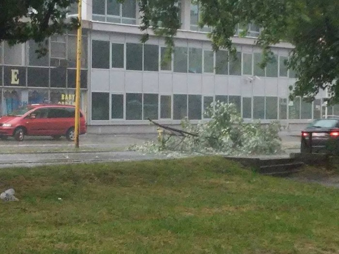 tuzla nevrijeme granje na putu