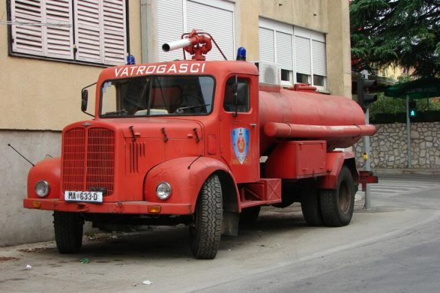 vatrogasci stara vozila