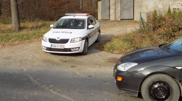 policija POLICIJSKO AUTO
