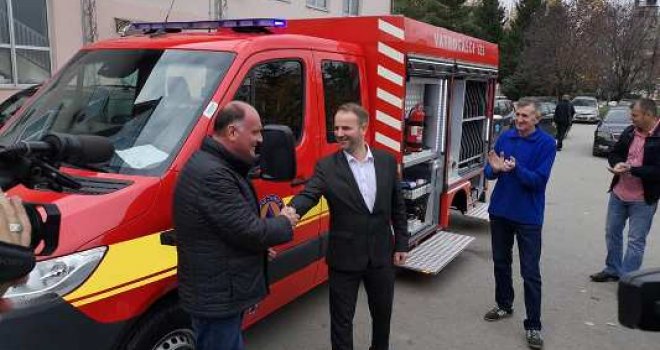 67FF354B-15B9-47E2-8D91-488087D91174