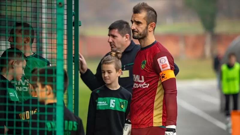 CF405B0C-F6F8-4B2B-A40D-28A0E0B7F6A1