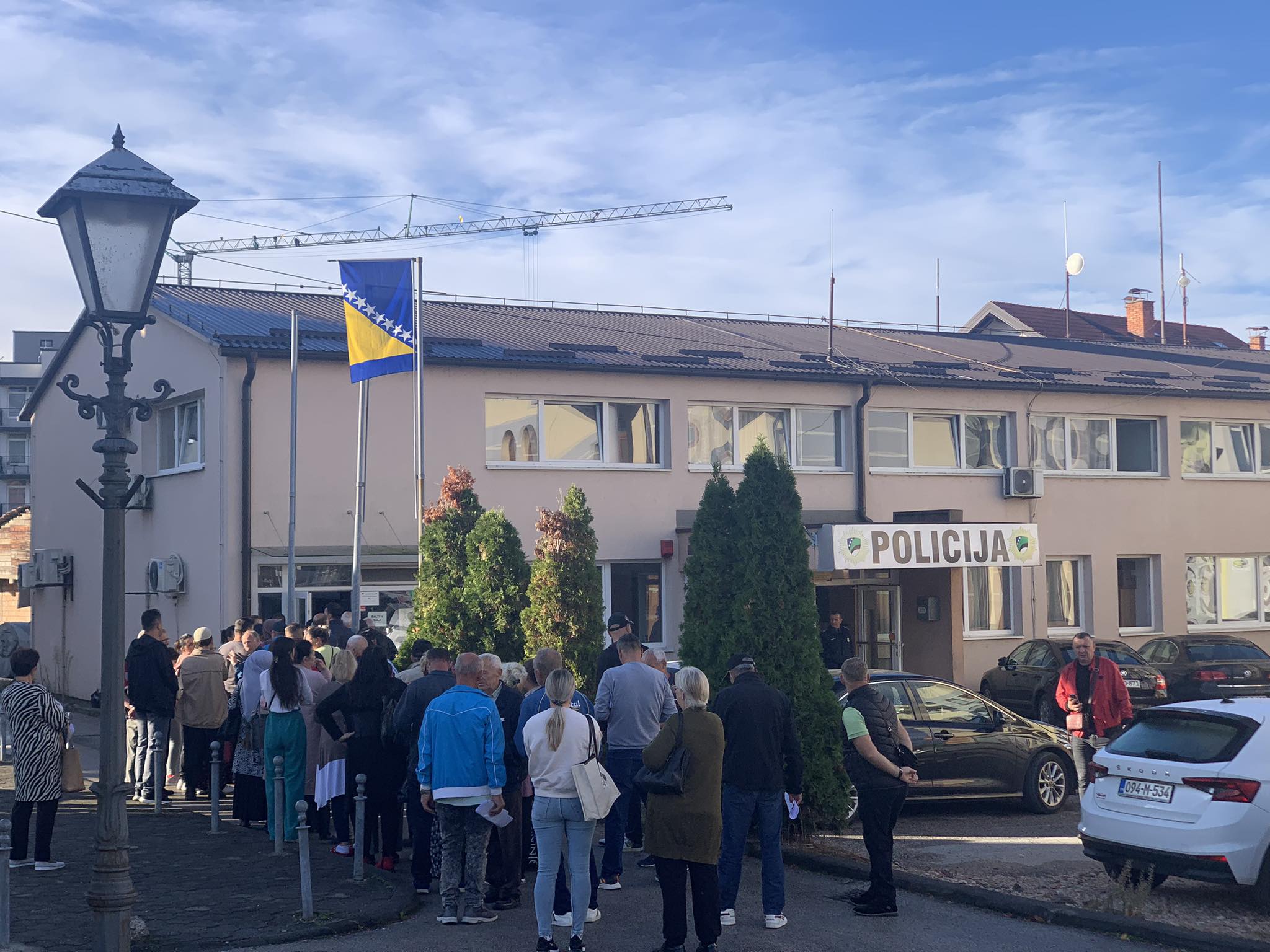 kalesija cips cekanje policija guzva redovi 1