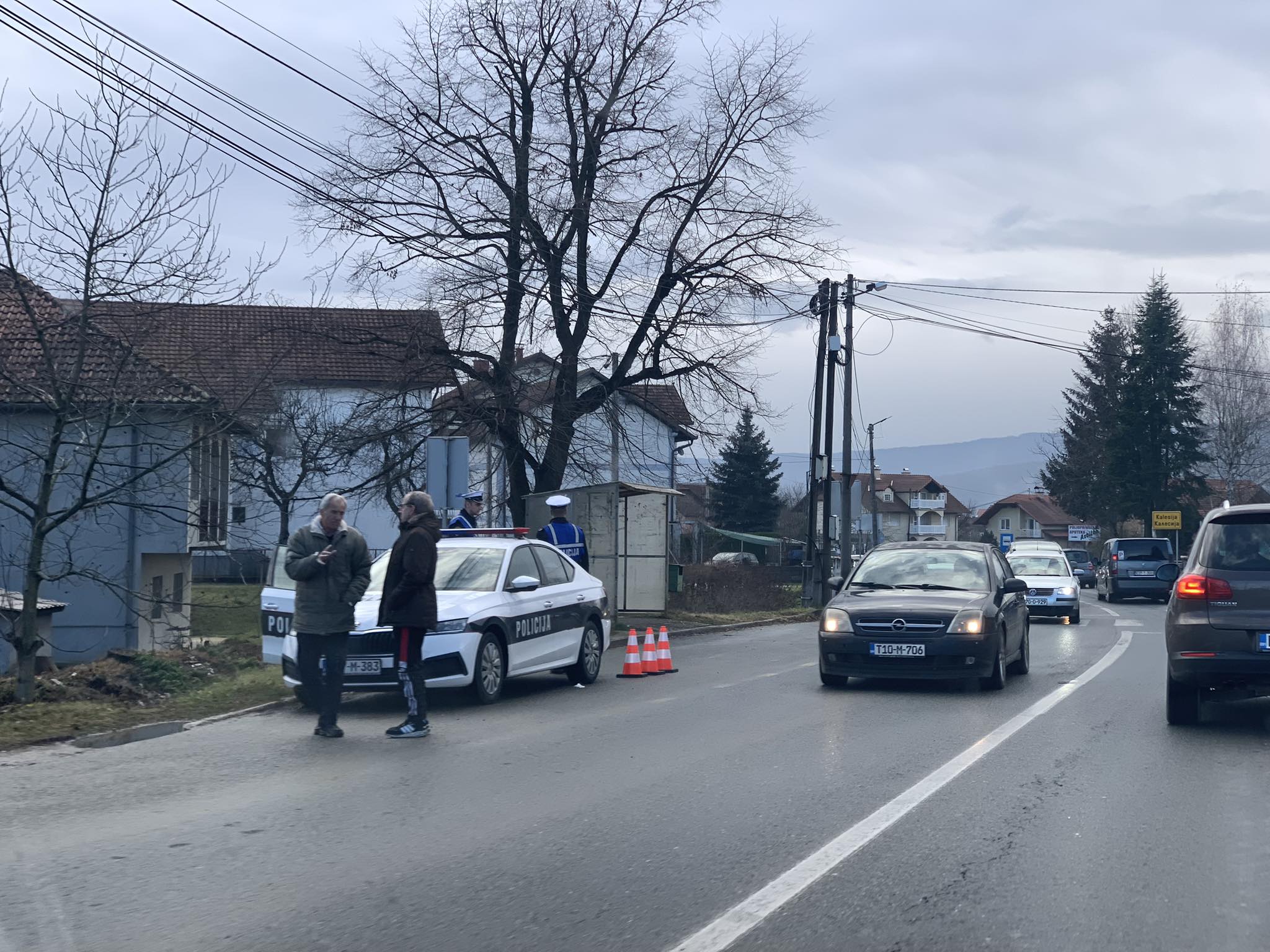 policija put saobracaj prnjavor kalesija policija zaustavlja 1