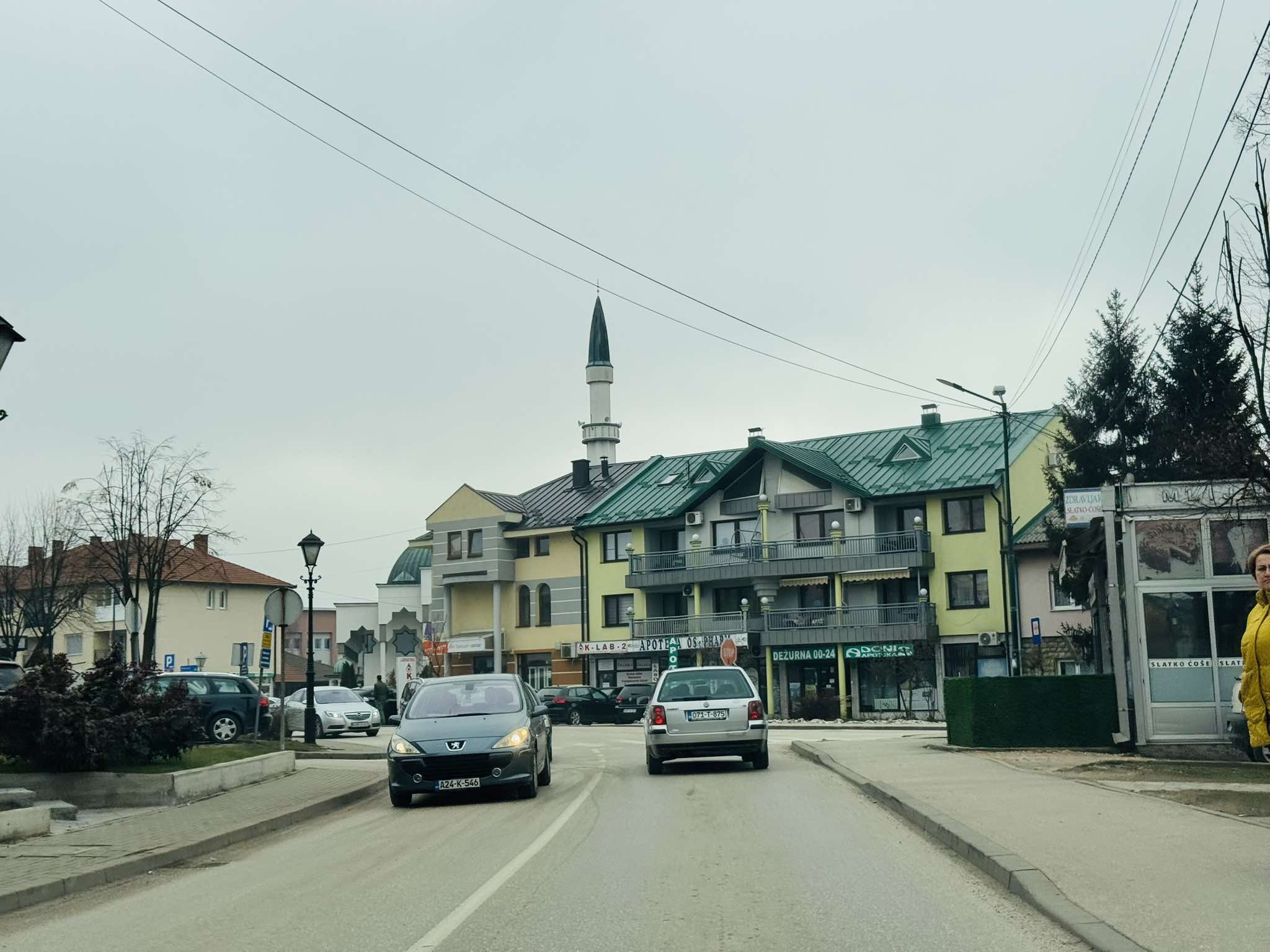 kalesija centar dzamija ulaz auto 1