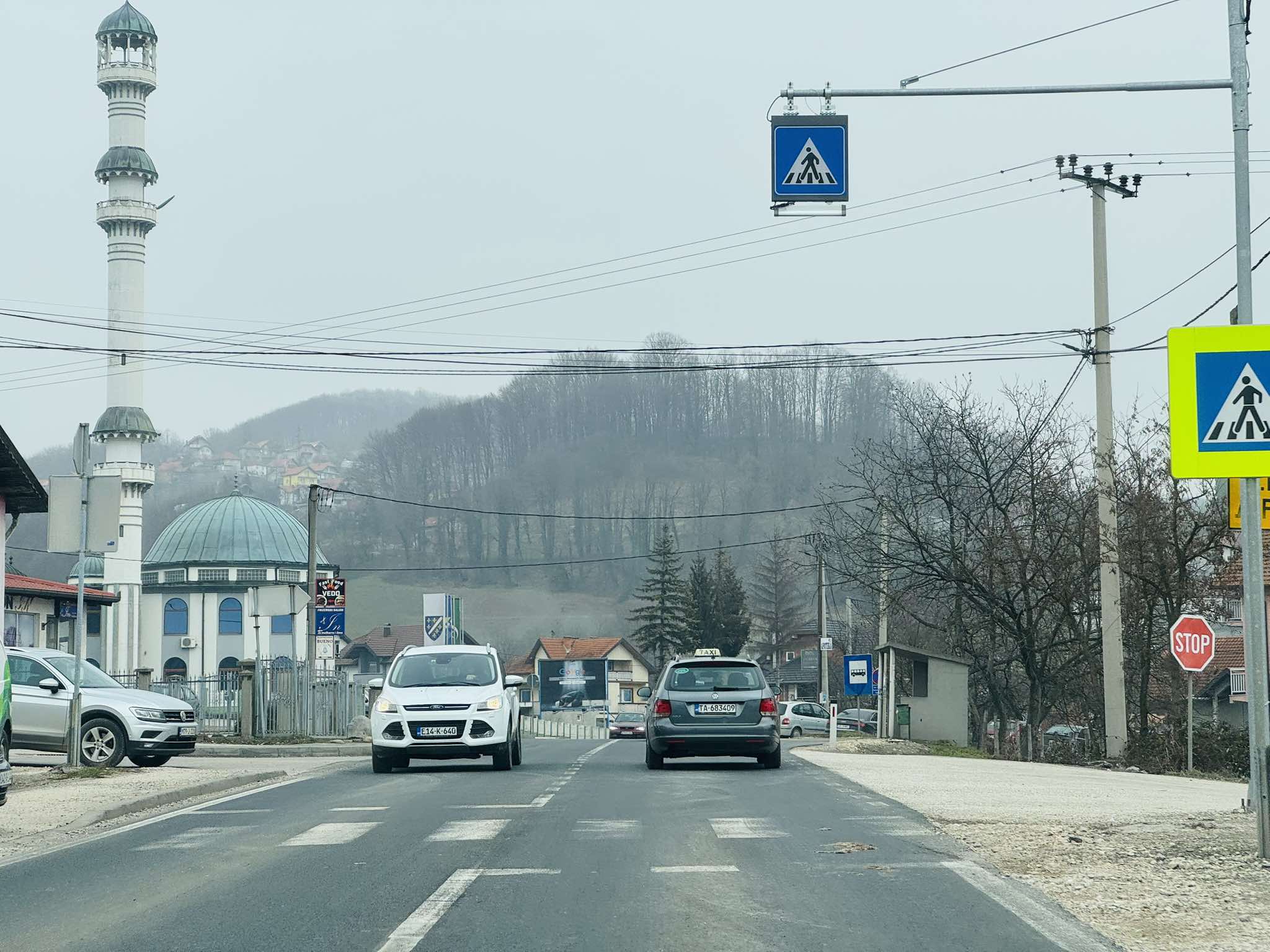 rainci gornji pjesacki prelaz automobili 1
