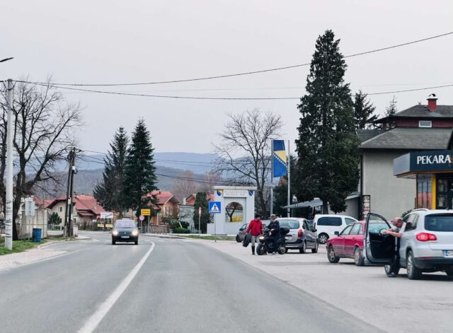 kalesija ulazkapija zastave prnjavor kapija 1
