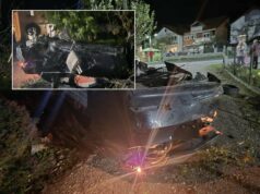 Miljanovci (Kalesija): Automobil na krovu završio u dvorištu, porušio ogradu i drveće
