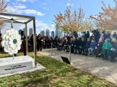 Otkriven spomenik “Cvijet Srebrenice” u New Yorku (FOTO)