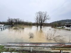 Vodostaji u padu, ali Spreča i dalje prijeti: Poplavljeno više stotina hektara